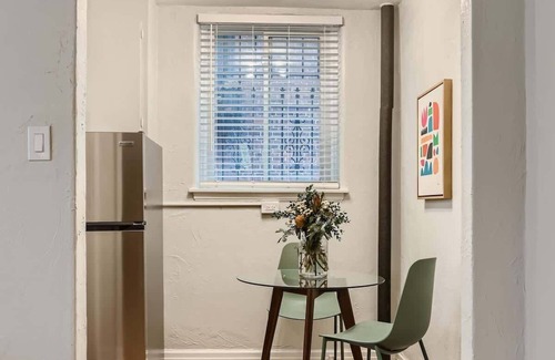 City Park Apartment | Detroit by Modern Midstay/On City Park! #T11