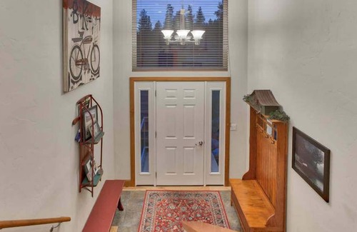 Leadville North House | Doc's Place w/ Beautiful Hot Tub Views!