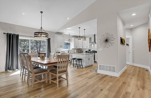 Florissant House | Dog friendly, Hot tub, Family FUN Game room