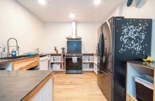 Lewis Hostel | Dolores Bike Hostel