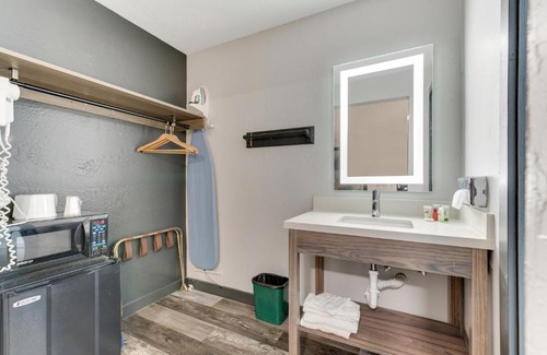 Lewis Hotel | Dolores Mountain Inn