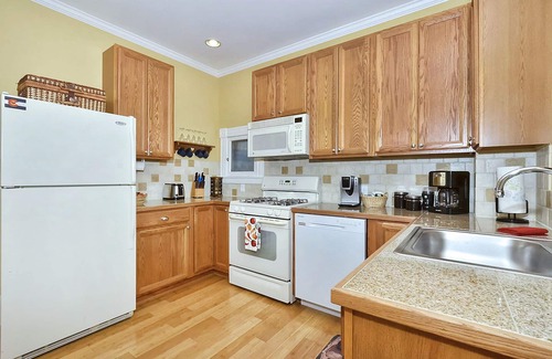 Central Colorado Springs House | Downtown Charming Mini-Victorian w/Garage