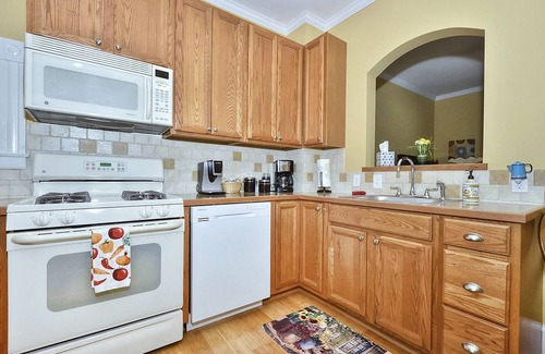 Central Colorado Springs House | Downtown Charming Mini-Victorian w/Garage