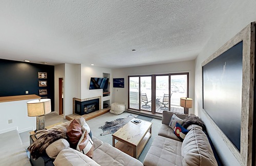 Winter Park Condo | Downtown condo on Main Street with gas fireplace & balcony, near skiing