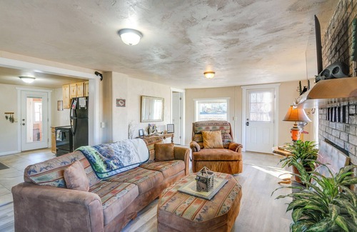 Del Norte House | Downtown Del Norte Home Near Hiking & Fishing!