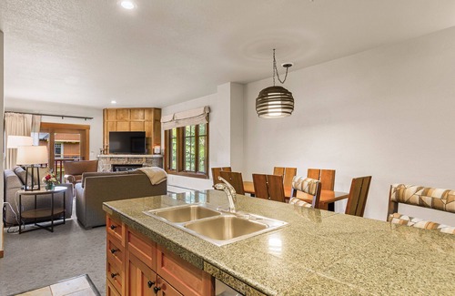 Warrior's Mark Condo | Downtown Hyatt Main Street -Steps to Peak 9 - 3BD