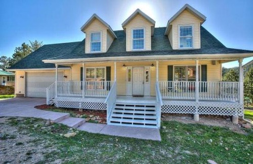 Estes Park House | Downtown Overlook