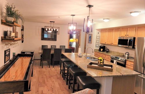 Downtown Steamboat Springs Condo | DowntownFun! A/C shufflebrd Xbox Pacman StepsFmSkiBus Near Rodeo and Yampa River