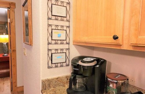 Downtown Steamboat Springs Condo | DowntownFun! A/C shufflebrd Xbox Pacman StepsFmSkiBus Near Rodeo and Yampa River