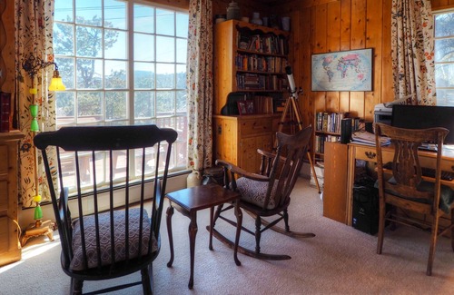 Estes Park Cabin | Edelweiss Mountain Haus - Charming Hilltop Cabin - Walk to Downtown Estes Park -- EV #3386