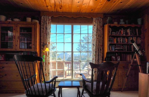 Estes Park Cabin | Edelweiss Mountain Haus - Charming Hilltop Cabin - Walk to Downtown Estes Park -- EV #3386
