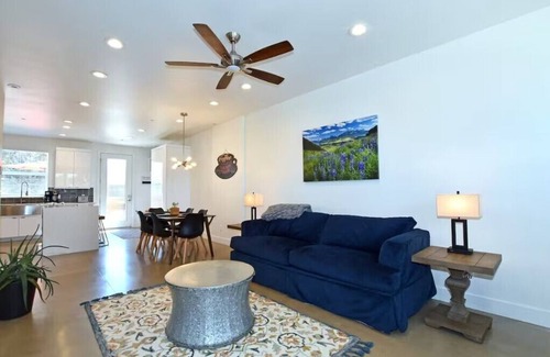 Old Town North House | Elegant Mountain Haven | King Bed & Fireplaces