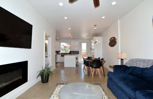 Old Town North House | Elegant Mountain Haven | King Bed & Fireplaces