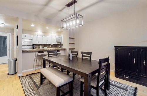 Avon House | Elegant Sun River