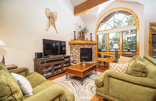 Four O'Clock House | Elk Ridge 430 Townhome: Hot Tub, Easy Access to Shuttle/Skiing!