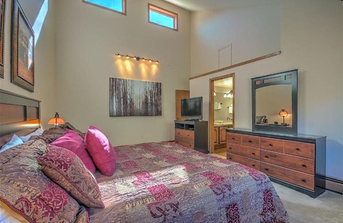 Keystone Apartment | Enclave #14 by Book by Owner