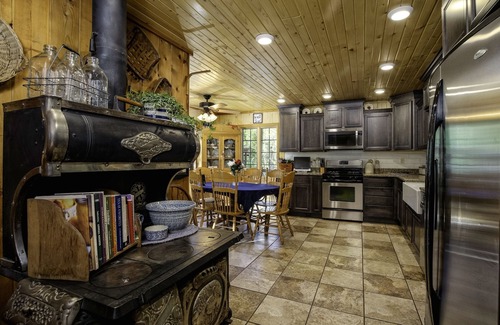 Allenspark House | Enjoy family holidays near RMNP/Estes Park. New pricing for the fall/winter.
