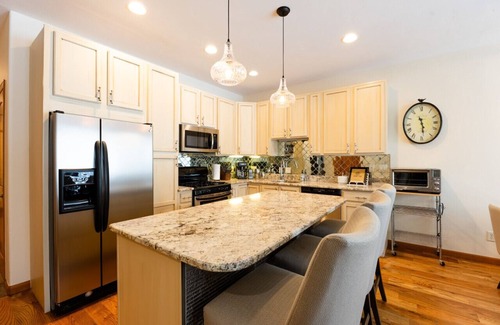 Eagle-Vail House | Enjoy this Spacious Pet Friendly Townhome Minutes from Vail & Beaver Creek