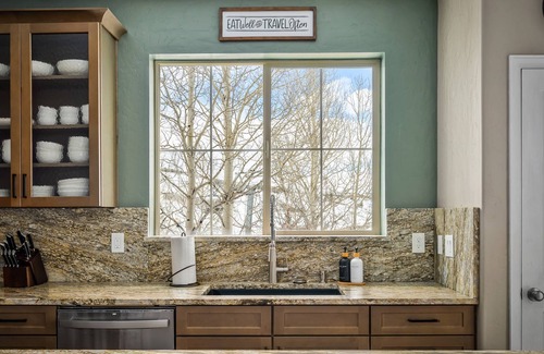 Granby House | Epic Ski In/Ski Out Location, Hot Tub, Open Layout w/Plush and Cozy Setting, Home Sits on Slopes
