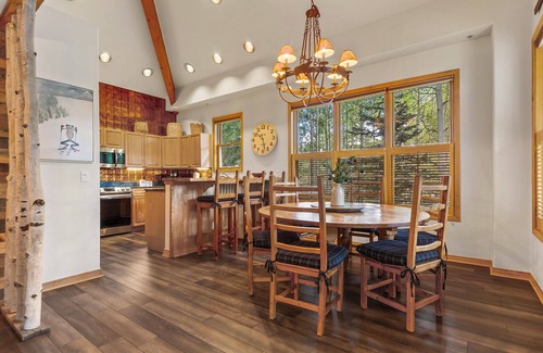 Warrior's Mark Condo | Escape to Luxury: Your Mountain Haven Awaits!
