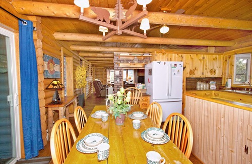 Estes Park Cabin | Estes Park Log Cabin, Close to RMNP Entrance and Downtown, Hot Tub, Pets Welcome, Bluebird Cabin
