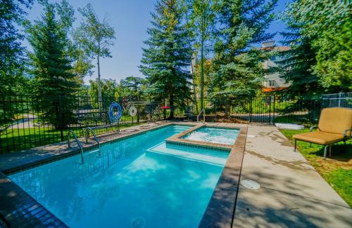 Steamboat Springs House | Evergreens 08