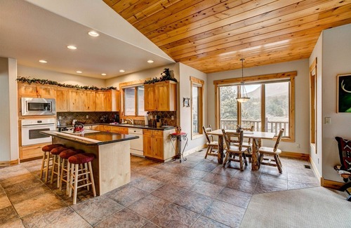 Estes Park House | Fabulous Large Home with Hot Tub