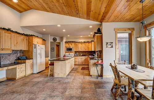 Estes Park House | Fabulous Large Home with Hot Tub
