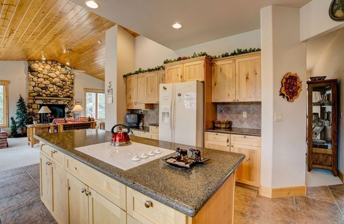 Estes Park House | Fabulous Large Home with Hot Tub