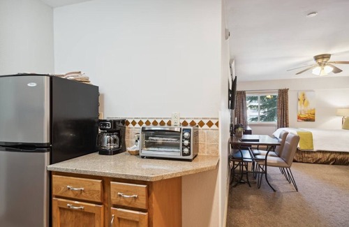 Avon Apartment | Falcon Point Studio