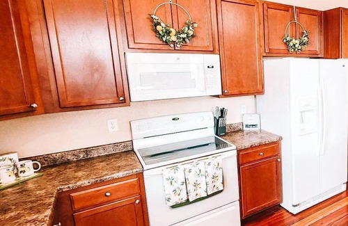Peyton House | Falcon Retreat! Pet Friendly King Bedsn
