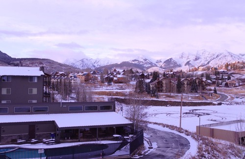 Crested Butte Condo | Family friendly, 4BR condo. Walking distance to slopes, hot tub & town shuttle!