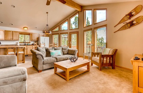 Valley of the Sun Cabin | Family Friendly Home w/Game Room, Hot Tub, Telescope, Starlink Internet - Lunar View