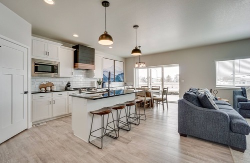 Windsor House | Family-Friendly Townhome ~ 2 Mi to Windsor Lake!