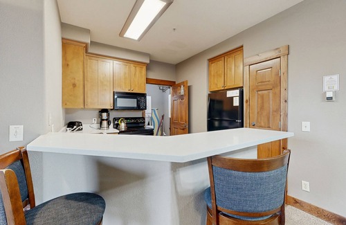 Granby Condo | Family home w/private washer/dryer, free WiFi, shared hot tub, & gas fireplace