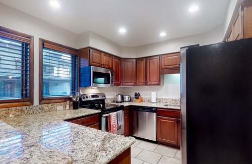 Intermountain Condo | Fantastic gem near skiing & town with fast WiFi, gas grill, & balcony