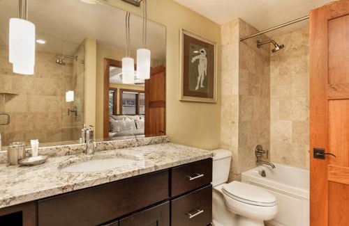 Aspen House | Fasching Haus Unit 10, Condo w/Private Deck, Great Views, 2 Blocks to Downtown Aspen