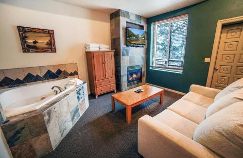 Estes Park Apartment | Fawn Valley Inn- 104 condo