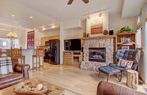 Warrior's Mark House | Free SkyCard Act-Townhome, Private Hot Tub, Close To Town - Village Point 303