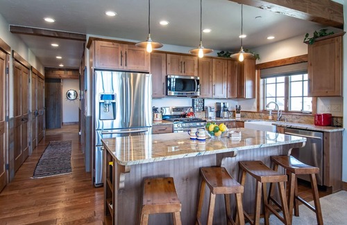 Frisco Condo | Frisco Sports Chalet Tenmile Condo: Stylish, On Shuttle Route