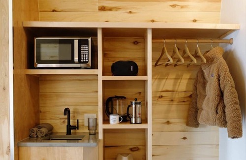 Center House | Frontier Drive-Inn | Suite 12