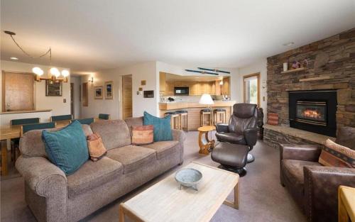 Mountain House Apartment | Frostfire D24 condo