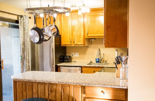 Whittier Condo | Fully Furnished One Bedroom With Jetted Bathtub on Pearl