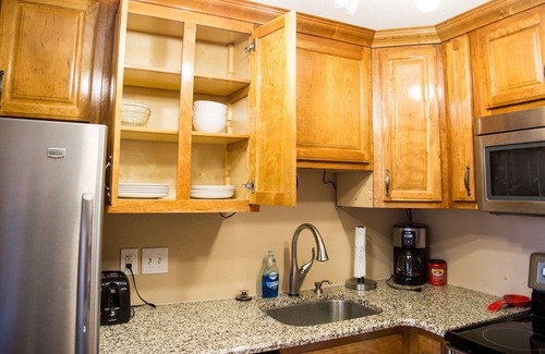 Whittier Condo | Fully Furnished One Bedroom With Jetted Bathtub on Pearl