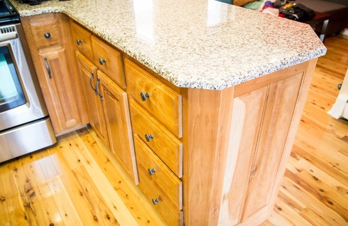 Whittier Condo | Fully Furnished One Bedroom With Jetted Bathtub on Pearl