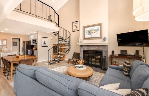 Vail Condo | Fully remodeled condo with pool, hot tub, & free ski shuttle - near lifts & town