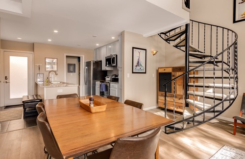 Vail Condo | Fully remodeled condo with pool, hot tub, & free ski shuttle - near lifts & town