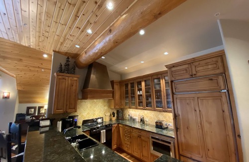 Crested Butte Condo | Getaway in CB with your family @ 4 bedroom Penthouse@Black Bear Lodge!