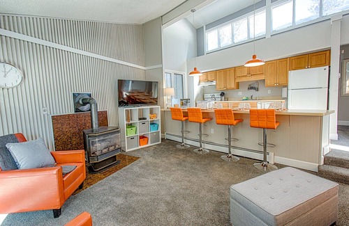 Peak 8 Condo | Gold Camp Gold Pan Condo: On Shuttle Route