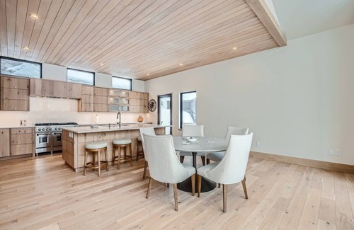 Intermountain House | Gorgeous Residence, Hot Tub, Game Room, Minutes to Slopes